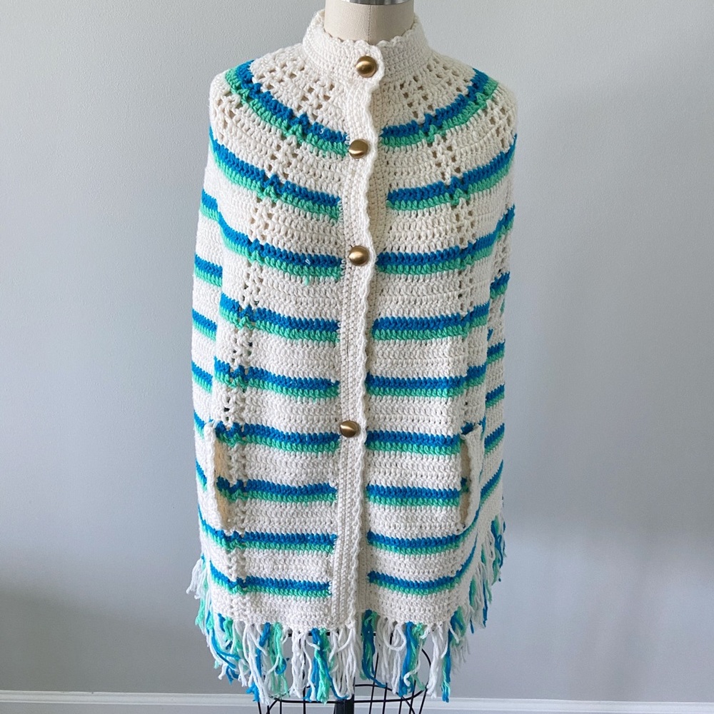 Vintage 1970s crocheted button down cape/shawl